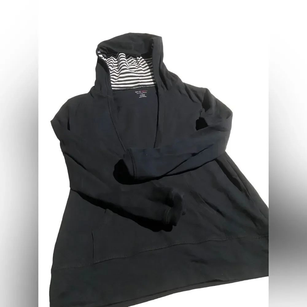 New York and Company Sport  size medium like new v necked hoodie excellent
